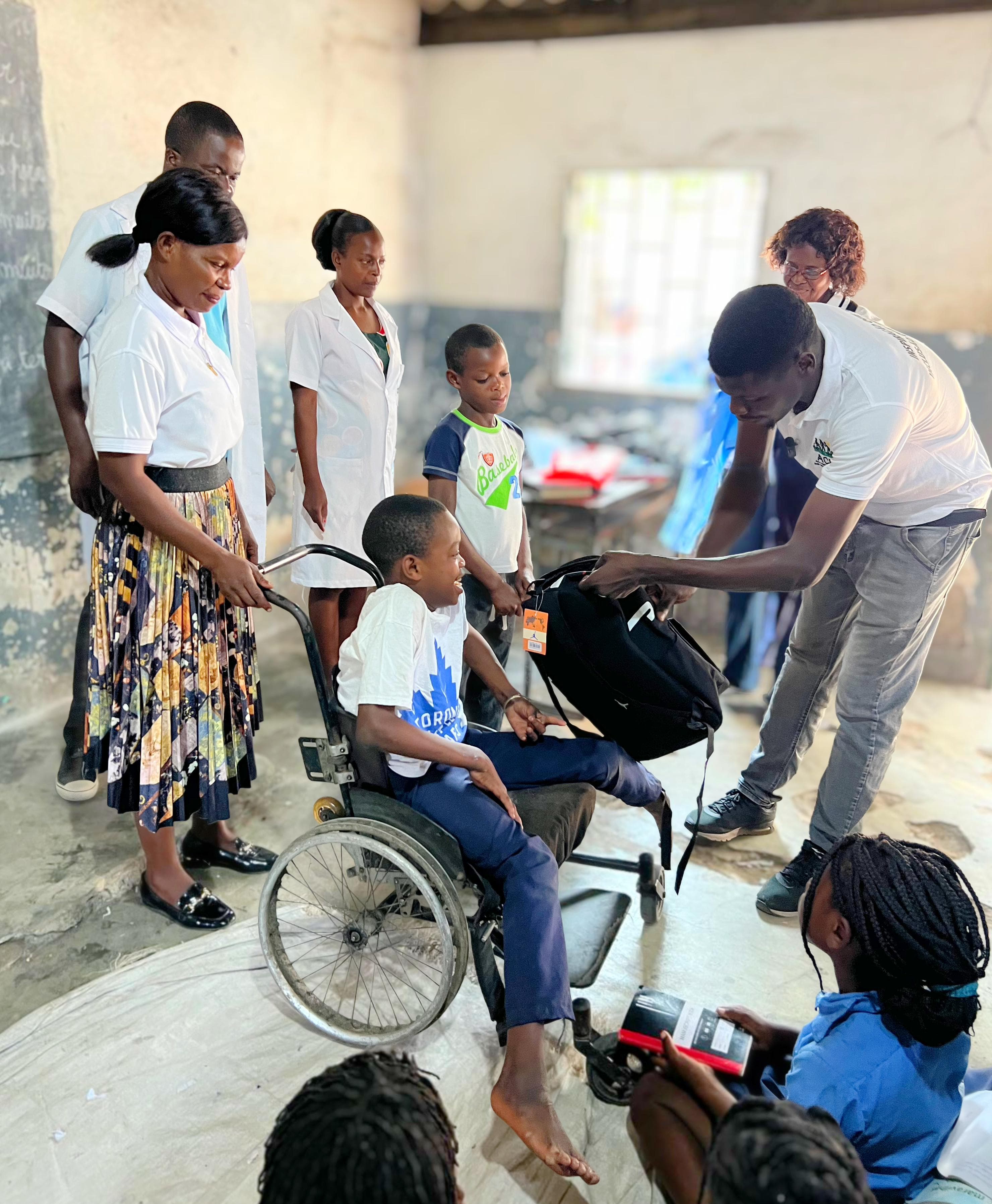 ACIS oferece material escolar a aluno com deficiência intelectual 