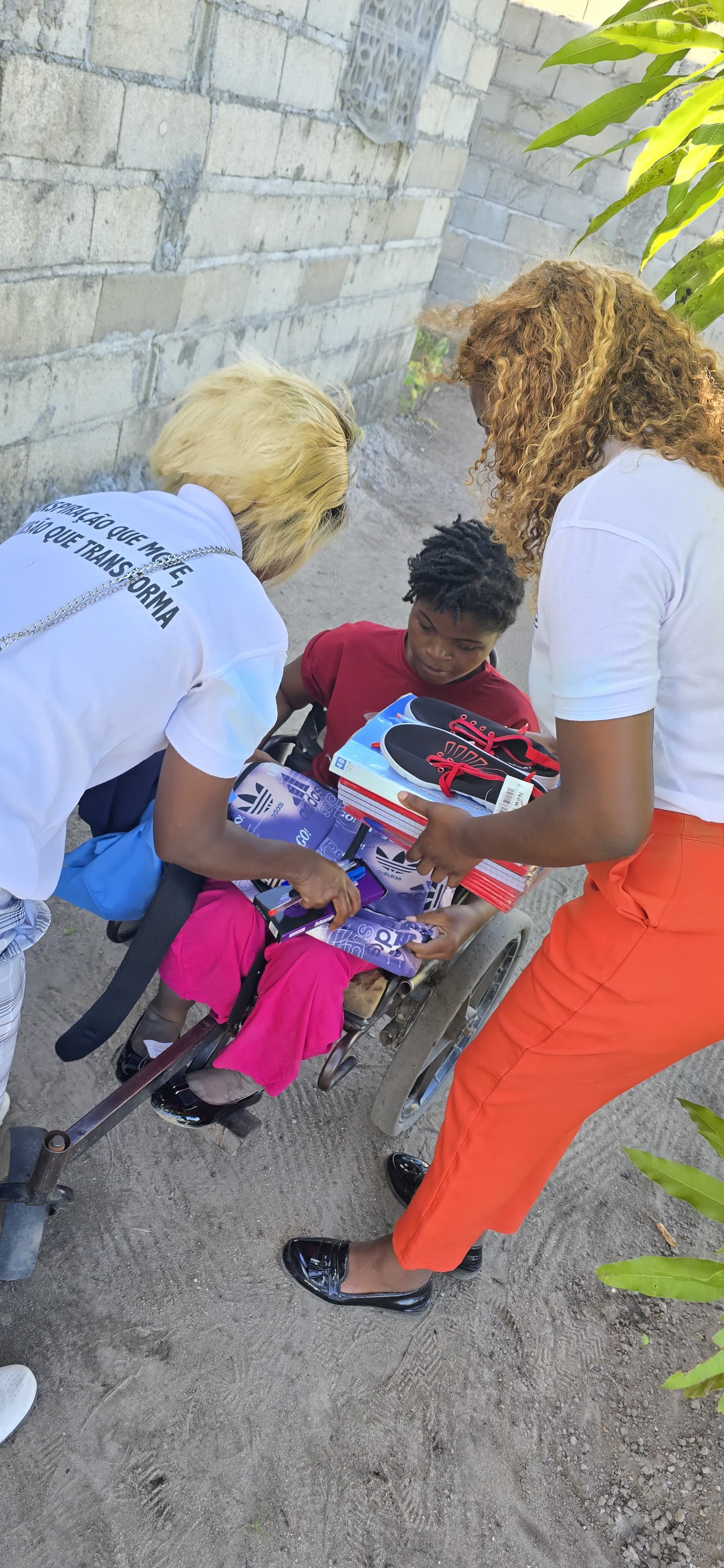 "Um padrinho Escolar. Uma criança. Um futuro com dignidade."